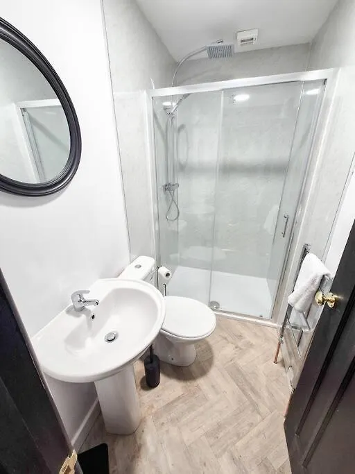 Holiday home Explore Swansea! 4-Bed Delhi St Stay