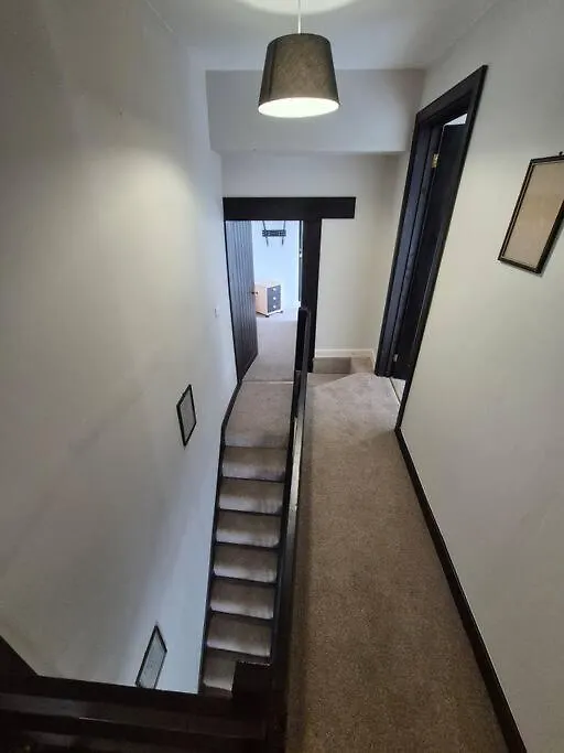Explore Swansea! 4-Bed Delhi St Stay Nyaraló